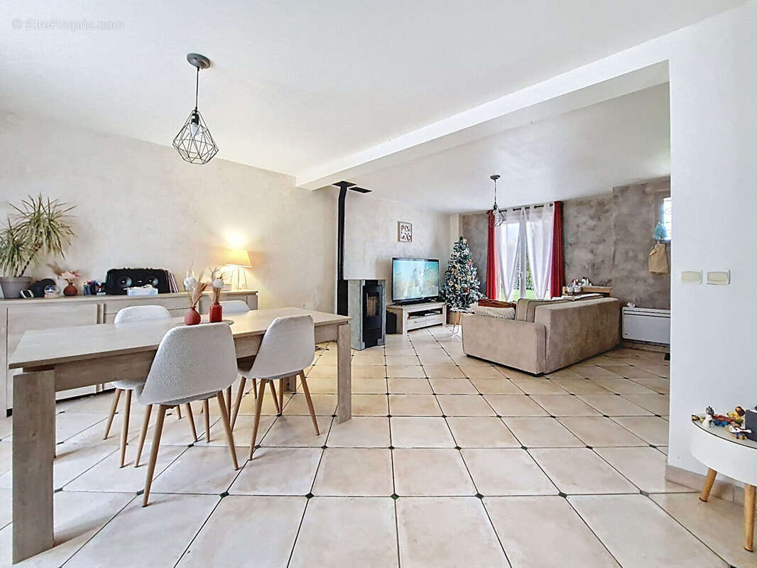 Maison à BEZU-SAINT-ELOI