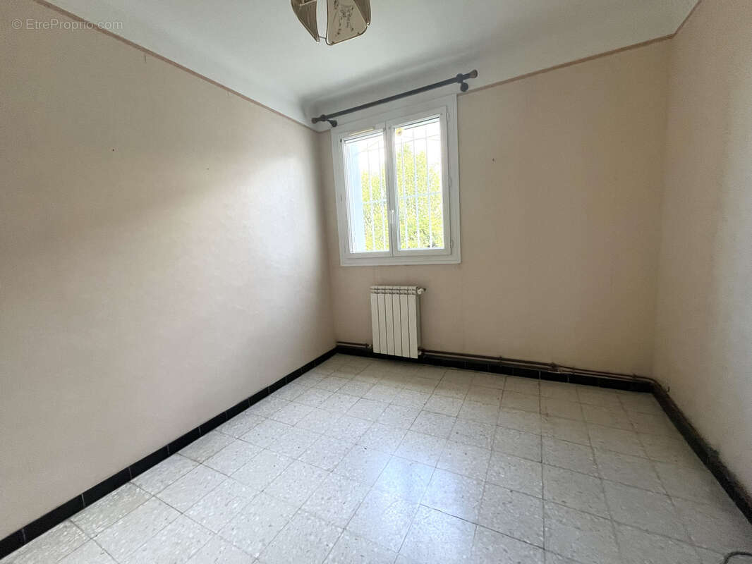 Maison à JONQUIERES-SAINT-VINCENT