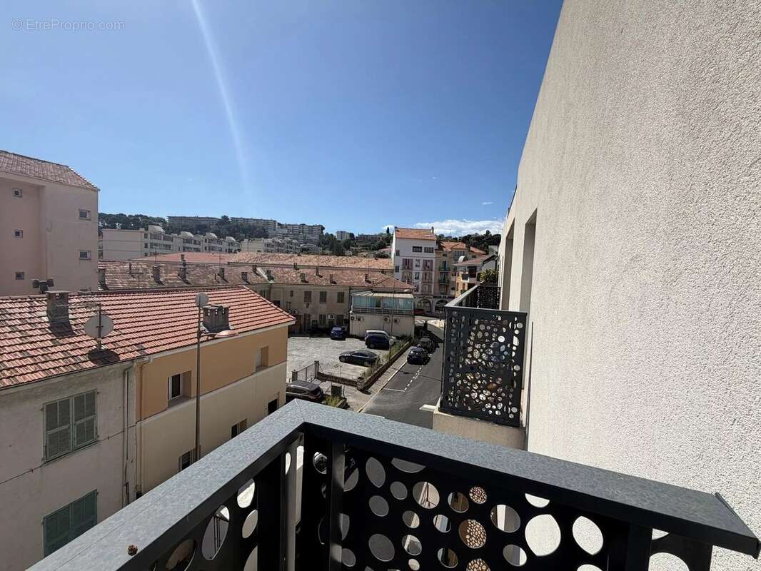Appartement à SAINT-LAURENT-DU-VAR