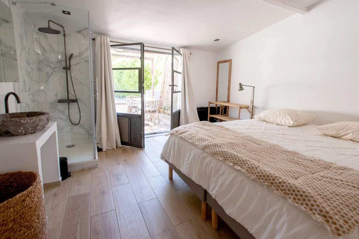 Maison à CHATEAUNEUF-GRASSE