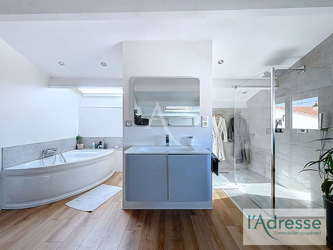 Maison à CASTELGINEST