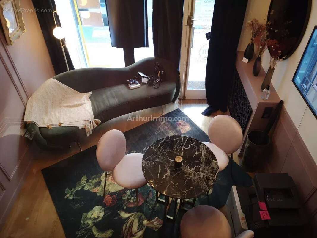 Commerce à PARIS-6E