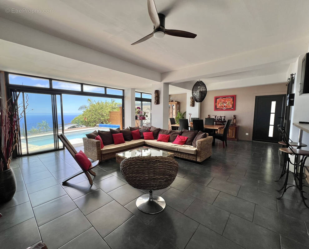 Maison à LES TROIS-BASSINS