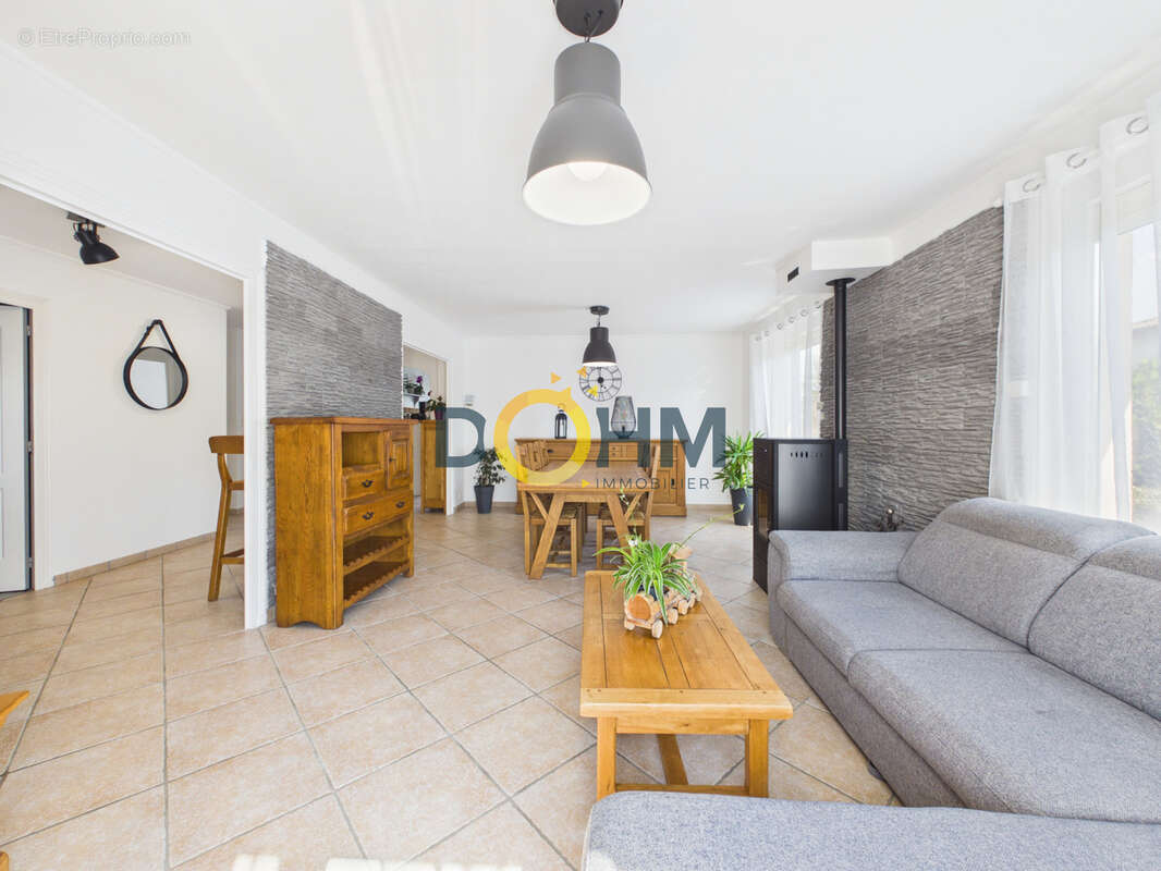 EN EXCLUSIVITÉ   Maison individuelle rénovée avec piscine   Saint-Just-Saint-Rambert - photo 8
