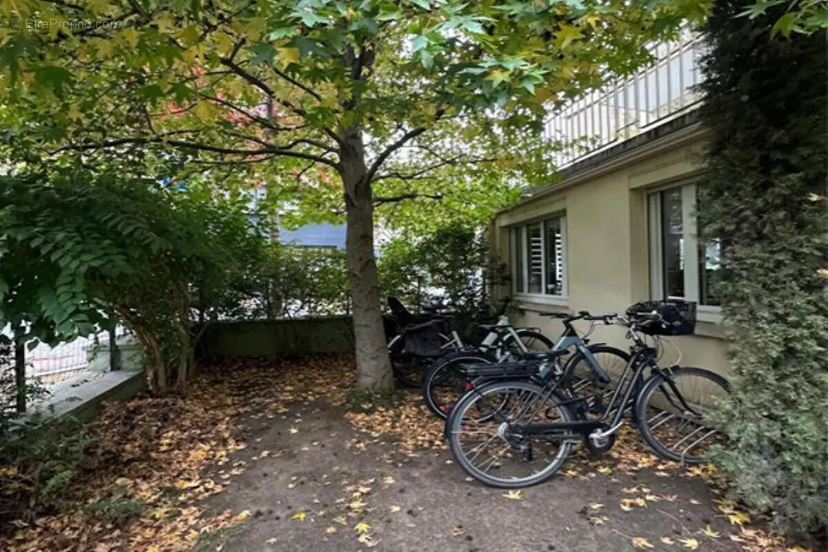 Commerce à ISSY-LES-MOULINEAUX