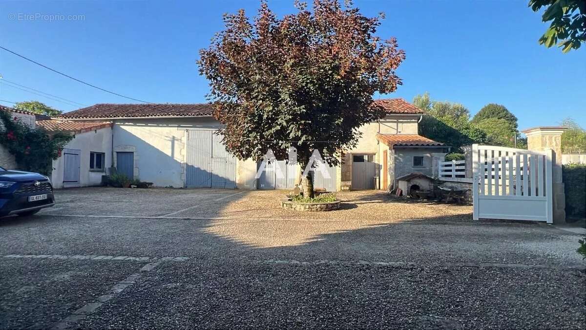 Maison à BARRO