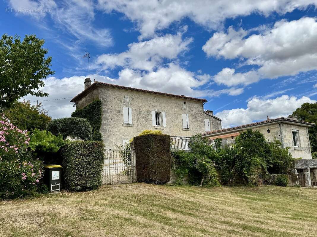 Maison à MOUTHIERS-SUR-BOEME