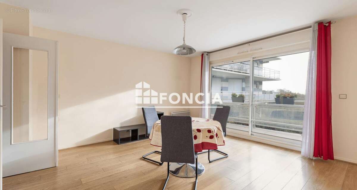 Appartement à MONT-SAINT-AIGNAN