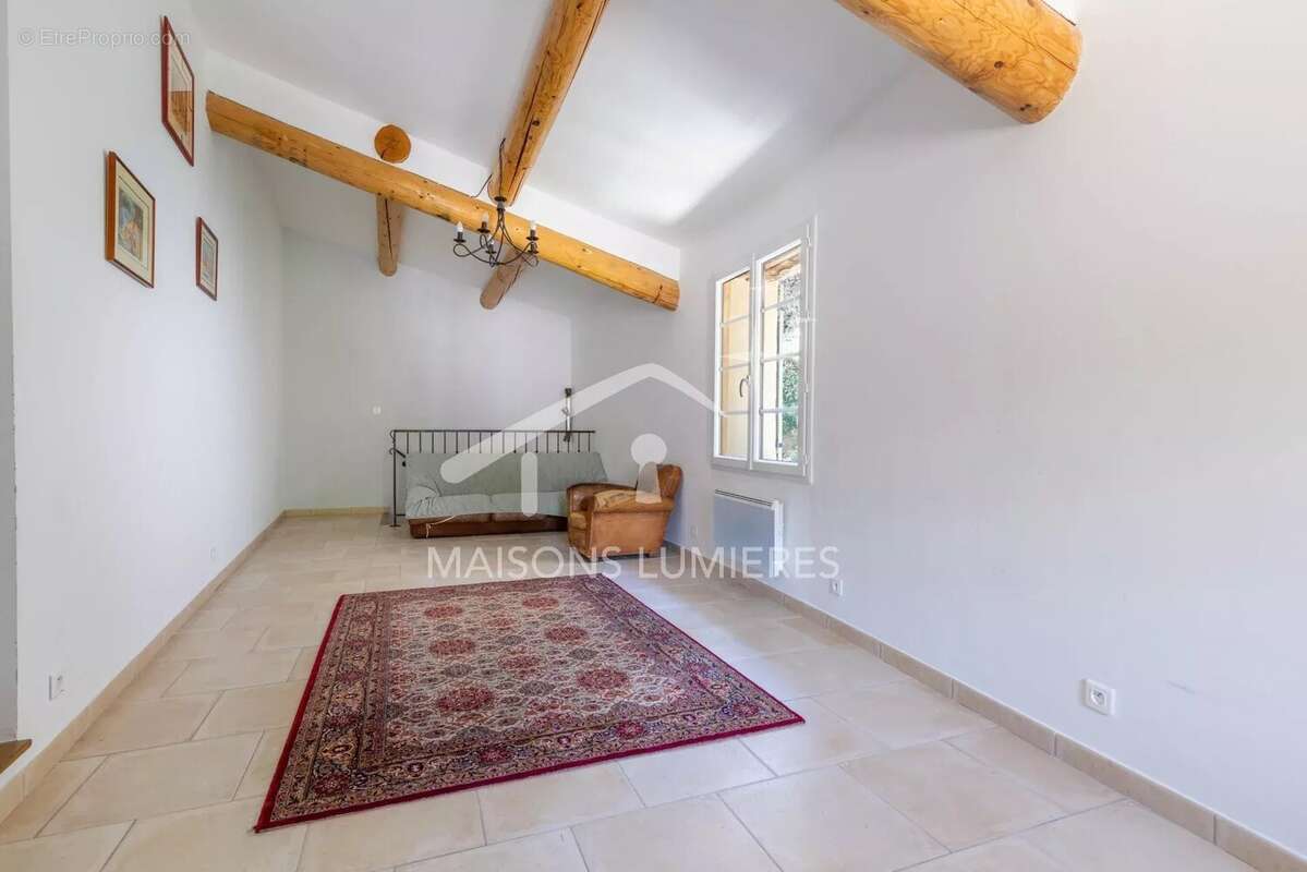 Maison à SAINT-SATURNIN-LES-APT