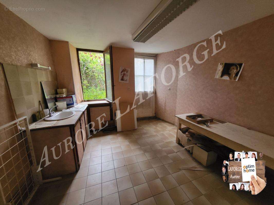 Appartement à vendre 8 pièces LE BLANC (36),20min de Saint Savin(86),1h de Chatellerault(86)et 1h de Chateauroux (36) - photo 4