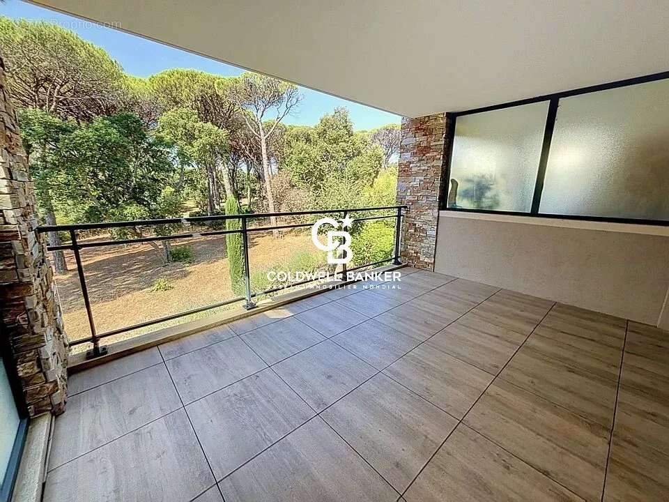 Valescure T2 dans résidence de standing avec piscine - photo 11