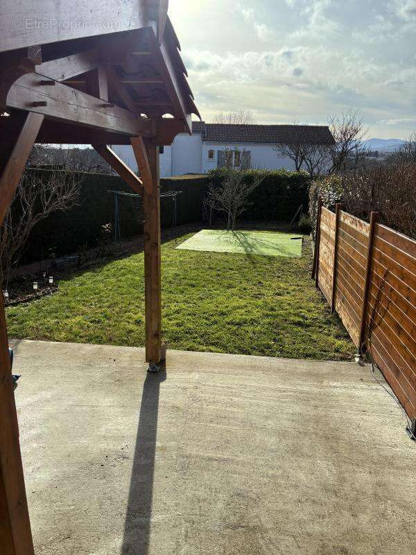 Maison à SAINT-GENIS-LES-OLLIERES