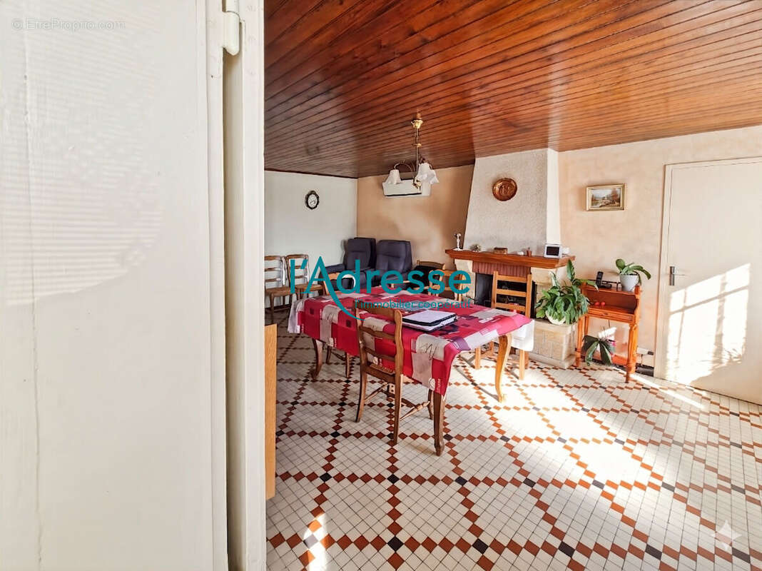 Maison à MONTREVAULT