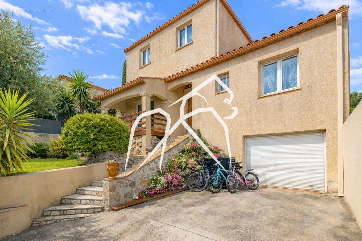 Maison à COURNONSEC