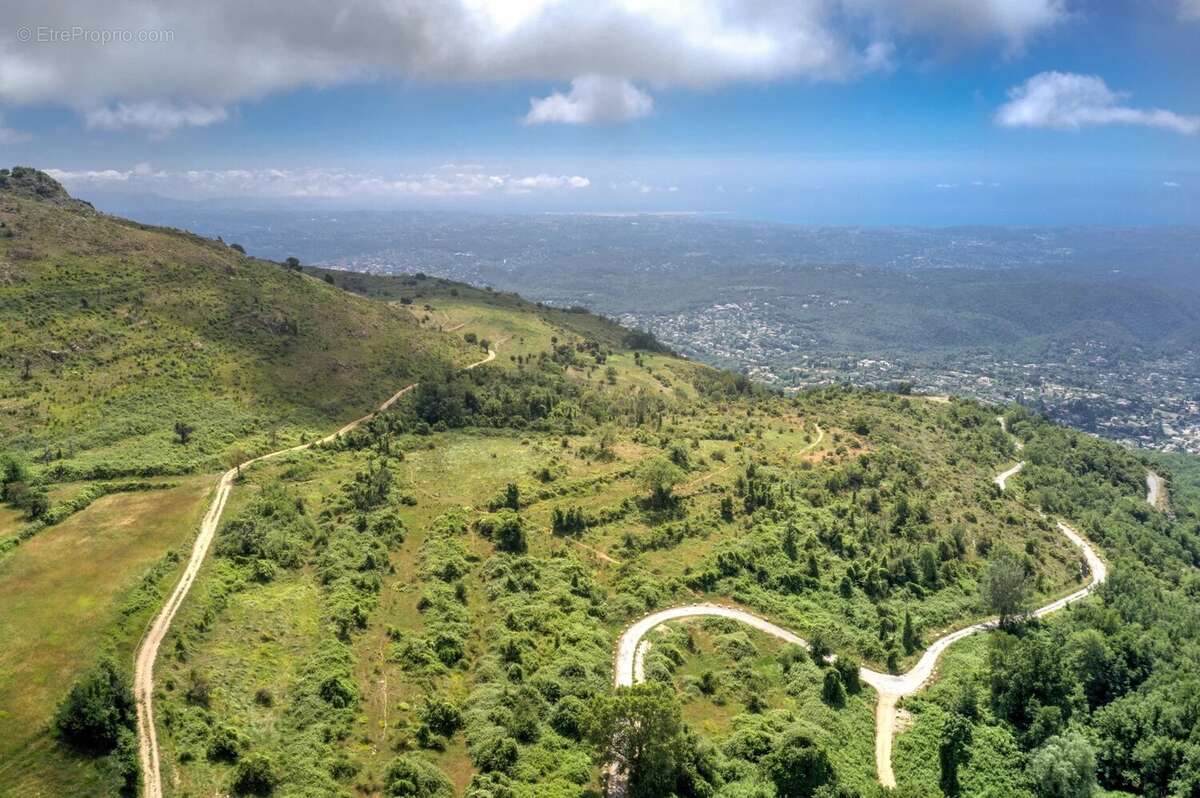 Maison à TOURRETTES-SUR-LOUP