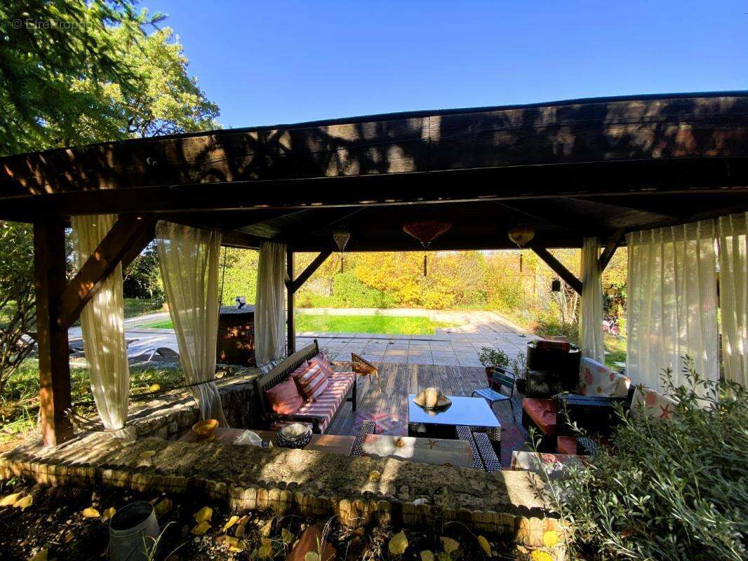 Maison à LE PUY-SAINTE-REPARADE