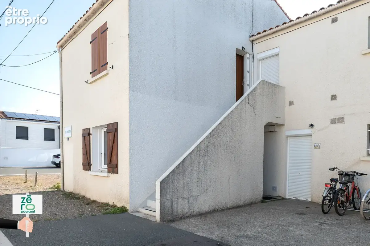 Appartement à vendre à La Tranche-sur-Mer   40 m2 Carrez, véranda, terrasse, parking privatif, plage et centre - photo 1