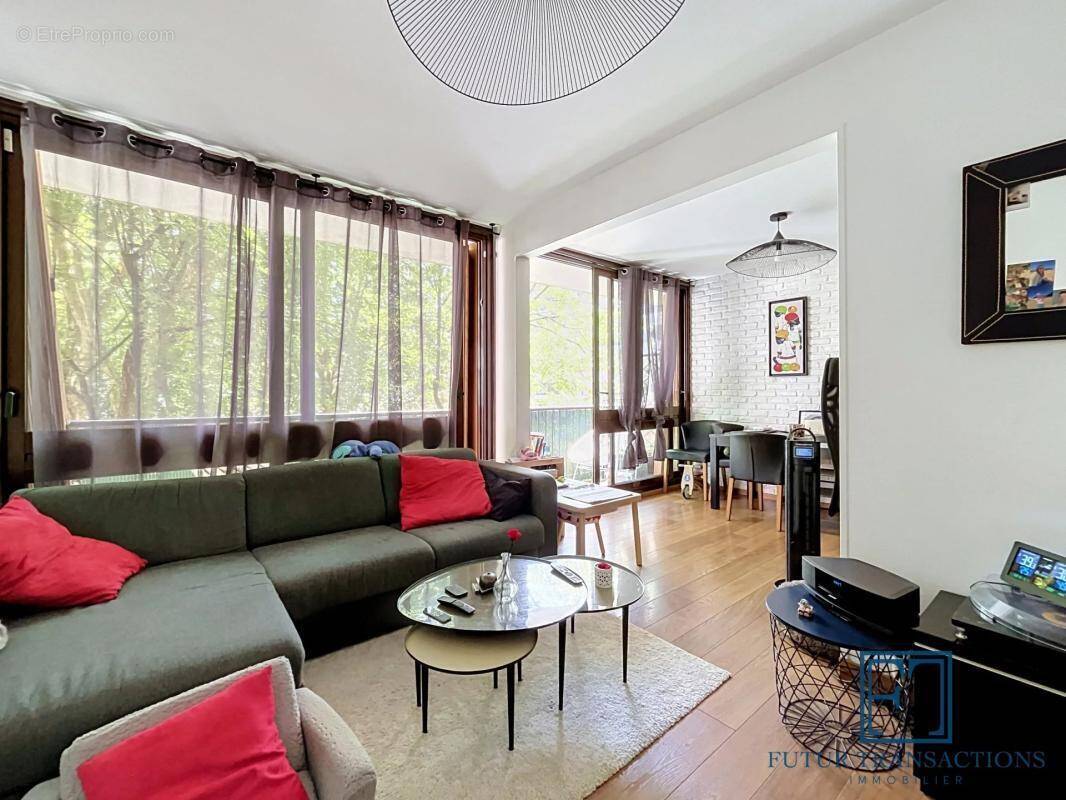 Appartement à FONTENAY-LE-FLEURY