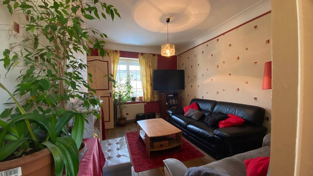 Maison à SAINT-CYRAN-DU-JAMBOT