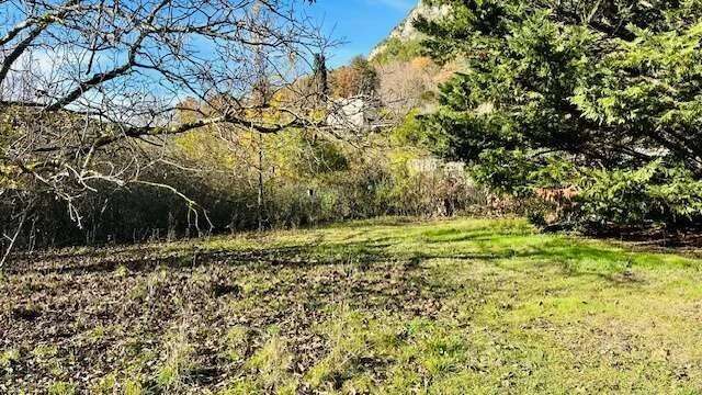 Terrain à TOUET-SUR-VAR