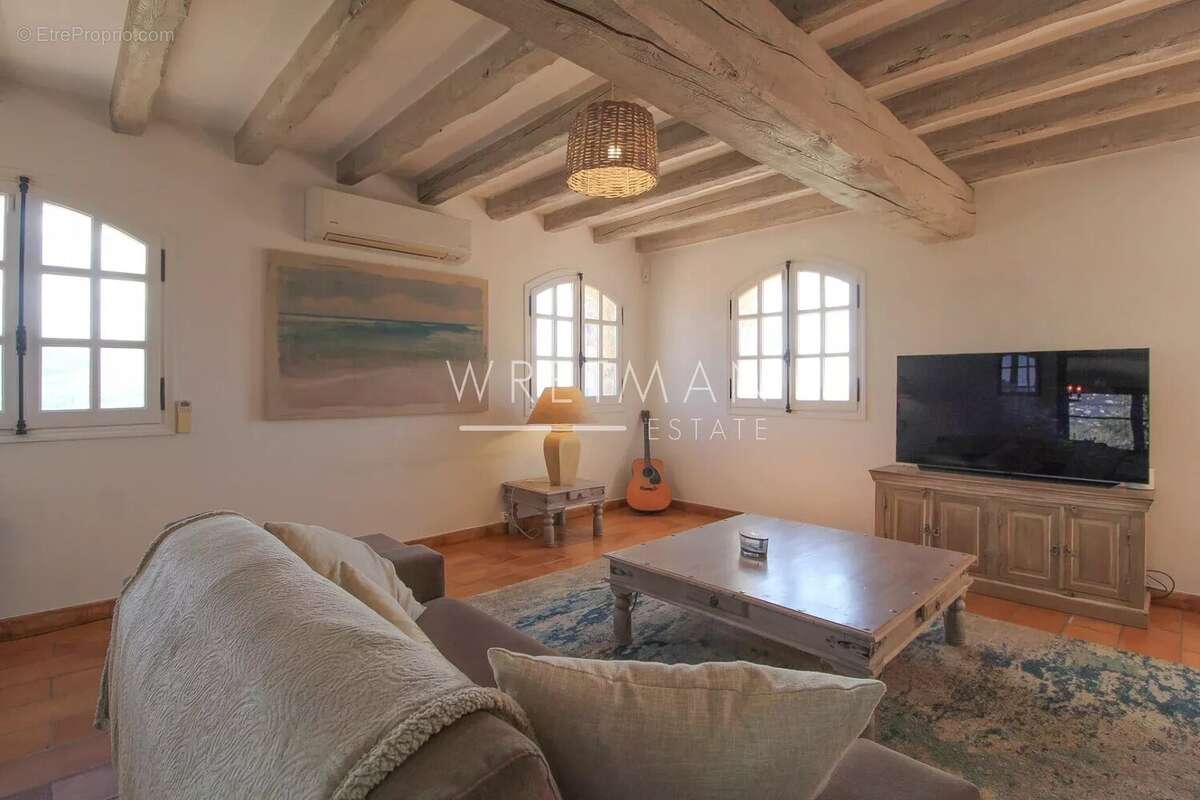 Magnifique villa familiale de 6 chambres, belle piscine et pool house, vues panoramiques à couper le souffle - Peyminade - photo 5