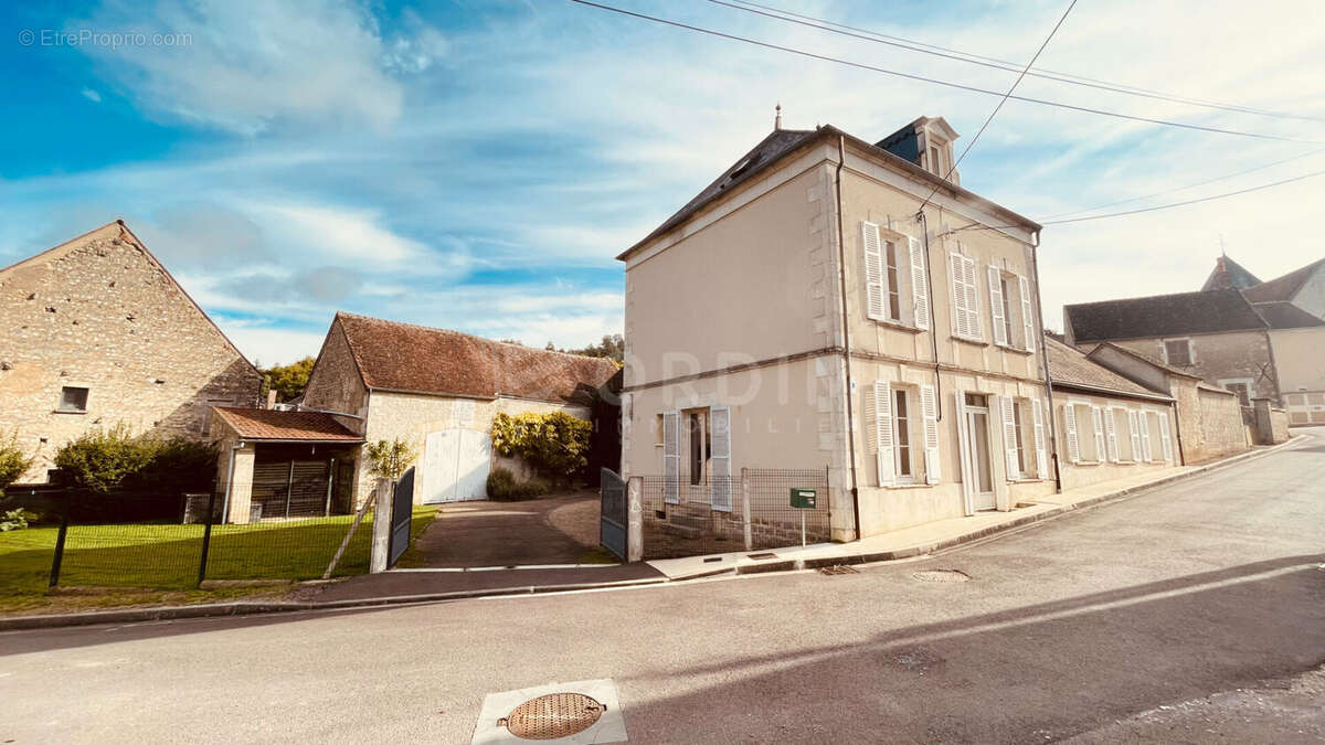 Maison à AUXERRE