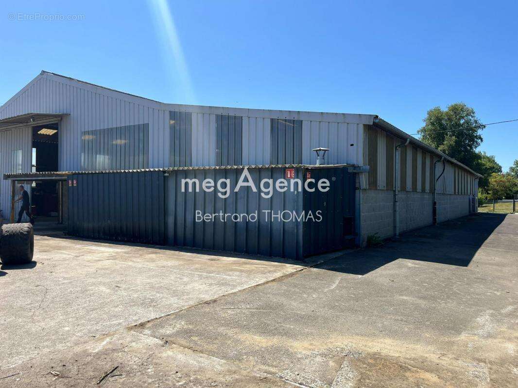 Commerce à SAINT-HILAIRE-DES-LANDES