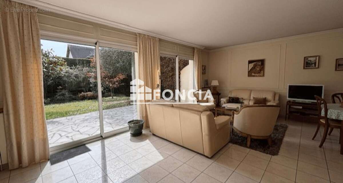 Maison à SAINTE-GENEVIEVE-DES-BOIS