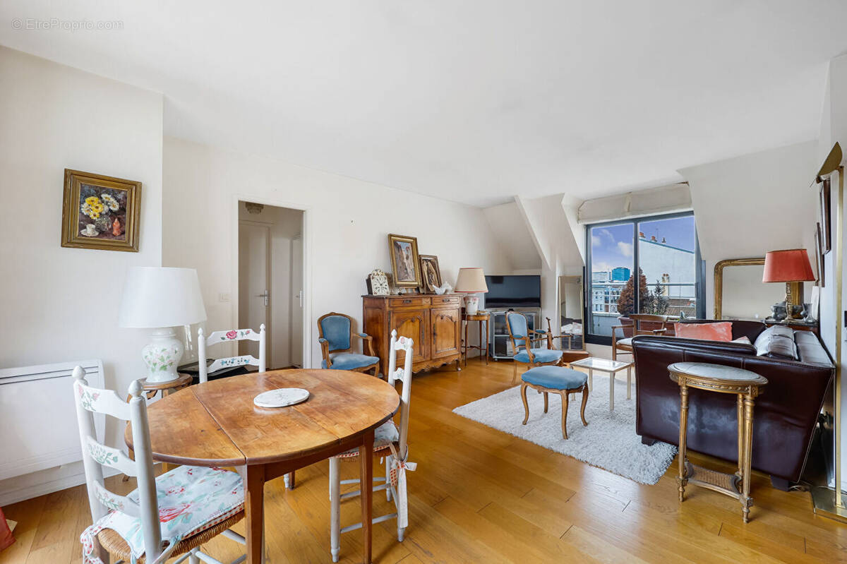 Appartement à LA GARENNE-COLOMBES