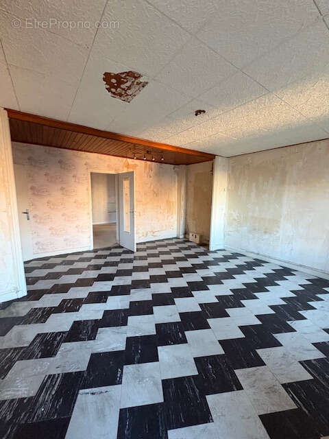 Maison à VIC-LE-COMTE