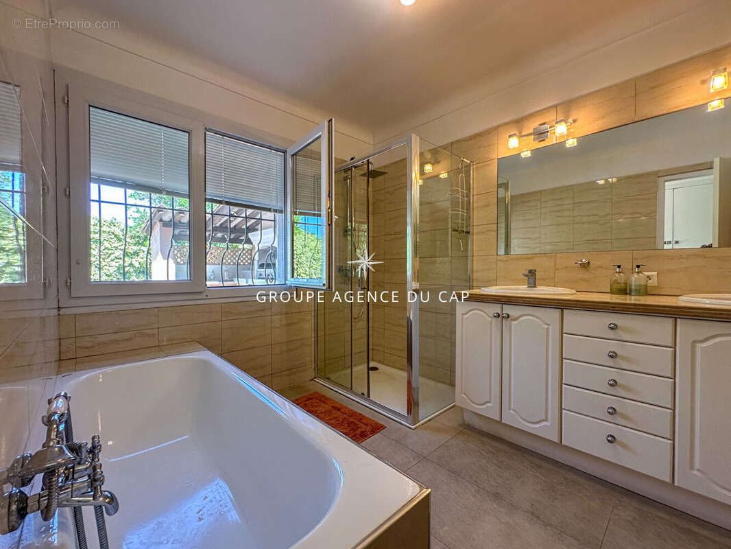 Maison à LES ISSAMBRES