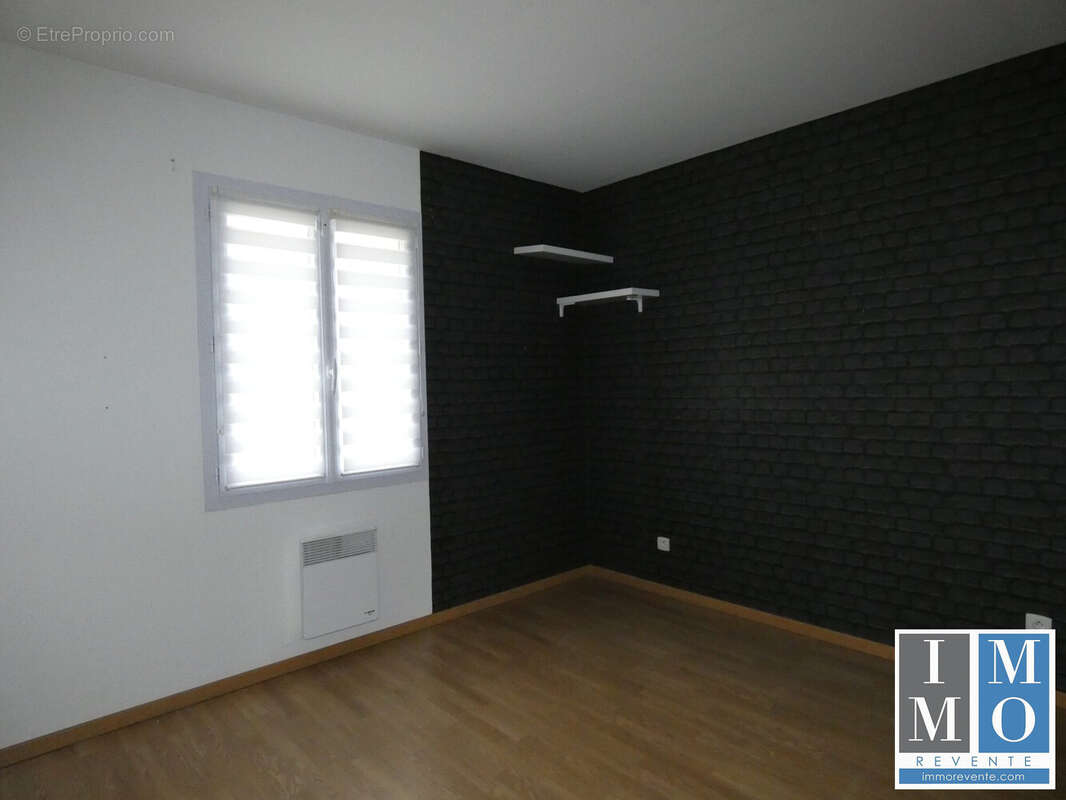 Maison à MOULINS-SUR-YEVRE