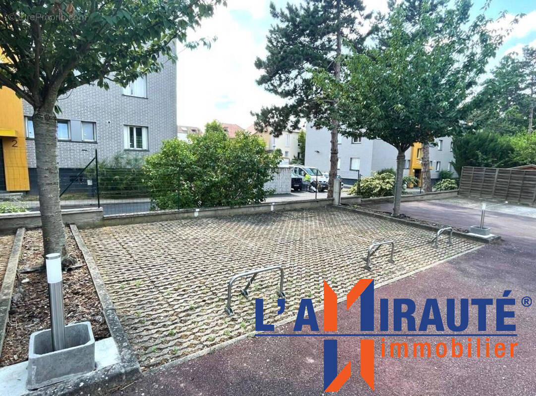 Parking à SARTROUVILLE