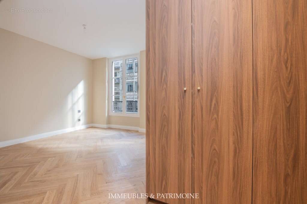 Appartement à PARIS-8E