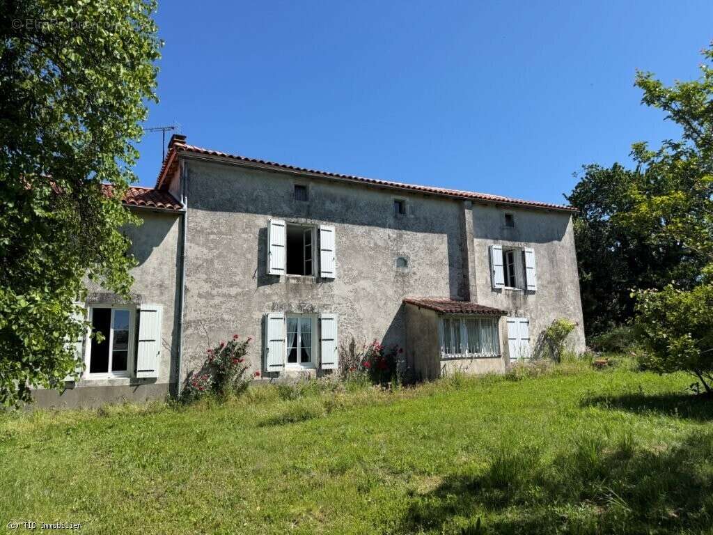 Maison à RUFFEC