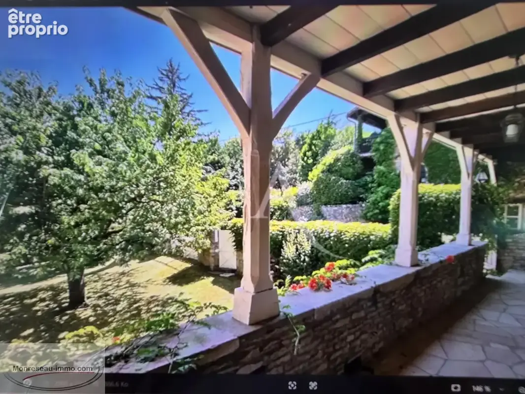 La roche vineuse - photo 3