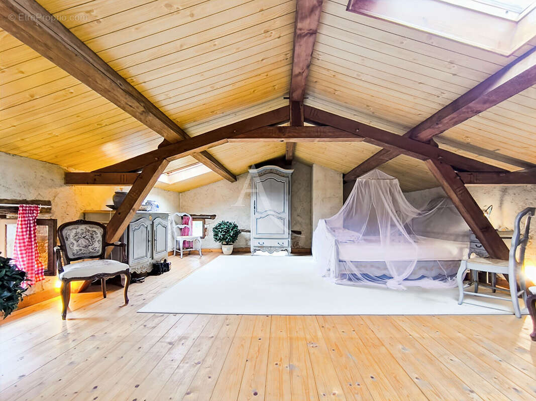 Maison en pierre, Frayssinet Le Gelat, 5 pièce(s) 159m² - photo 7