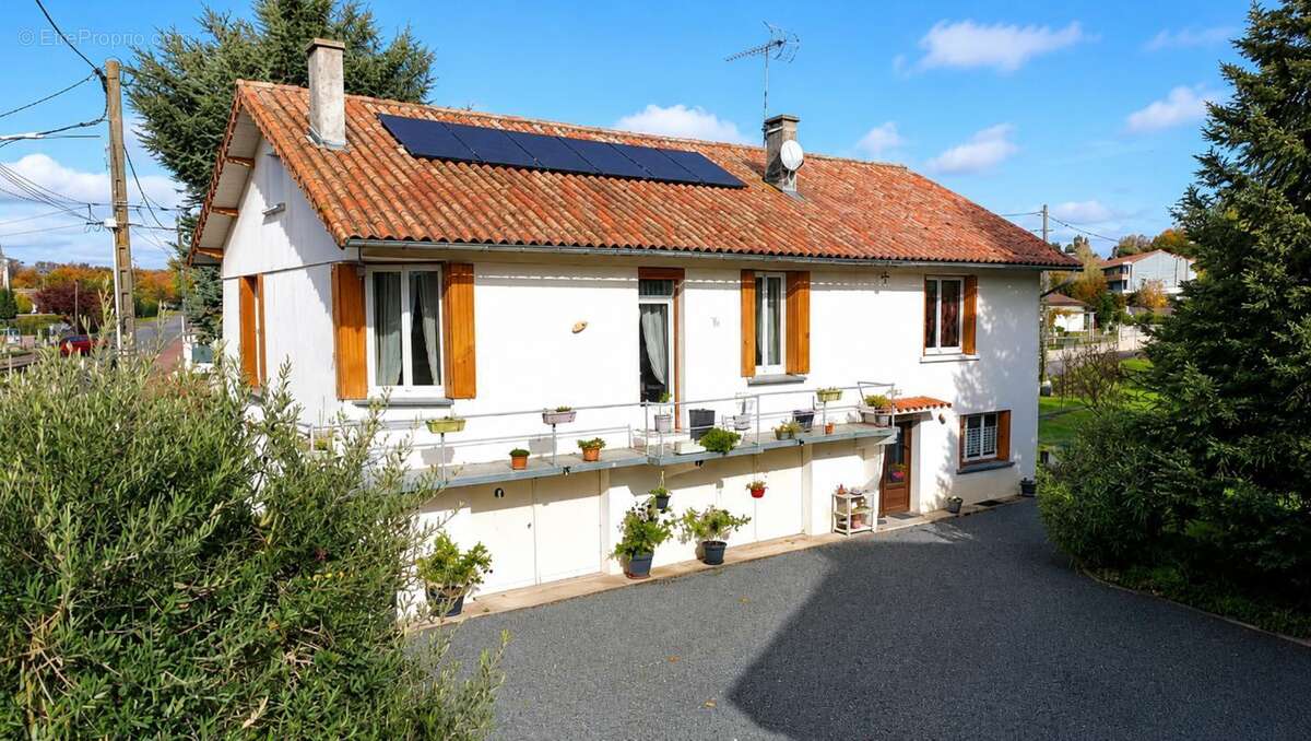 Maison 151 m² à Angouleme  - photo 2