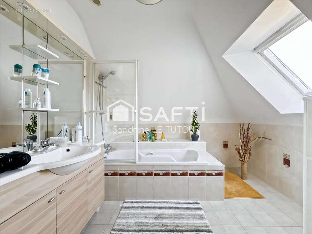 Photo 9 - Maison à SAINT-AVE