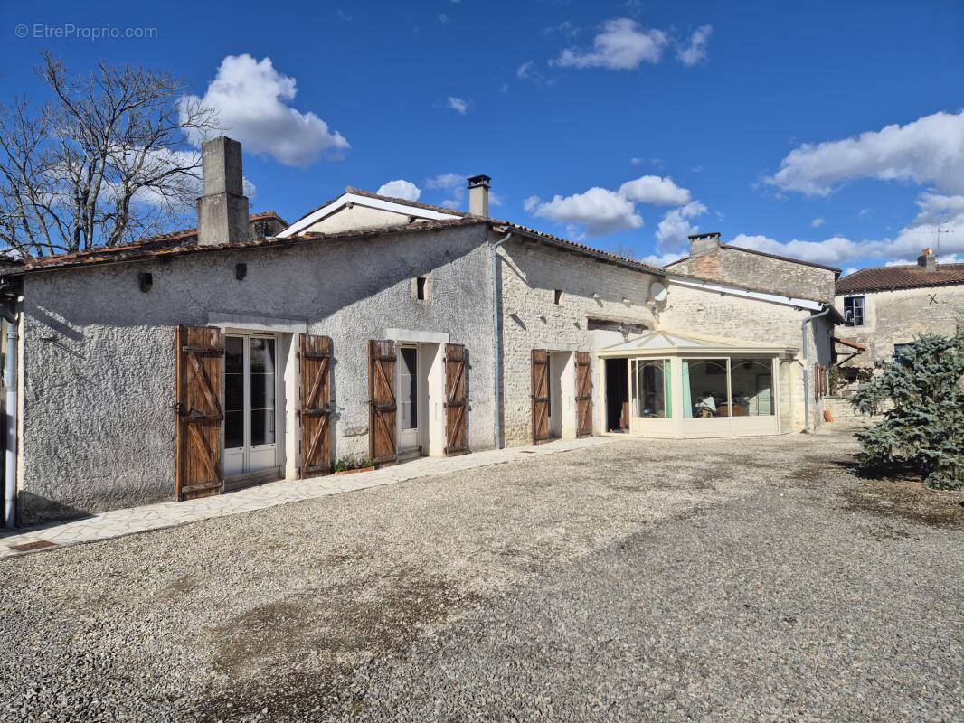 Maison à SAINT-AMANT-DE-BOIXE