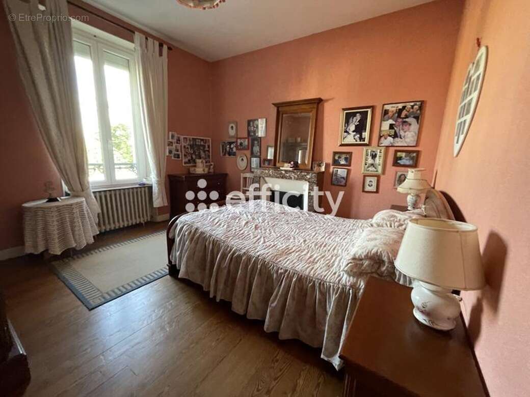 Maison à SAINT-PIERRE-LES-NEMOURS