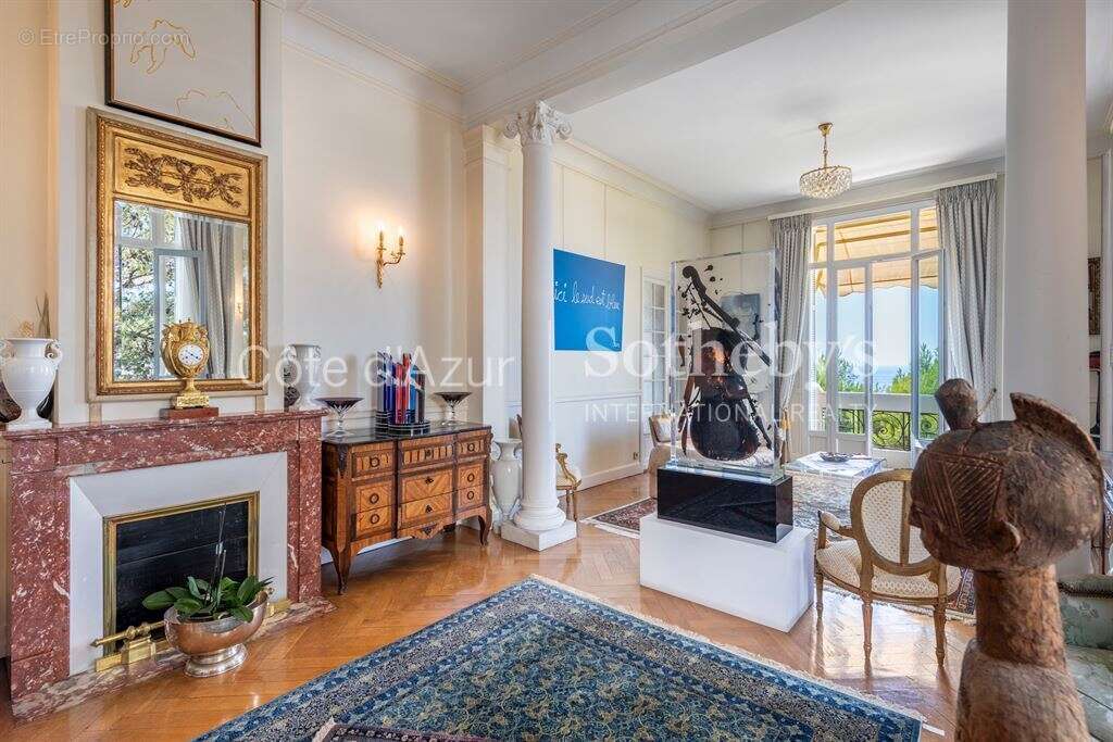 Cap de Nice, villa pieds dans l'eau de 229 m² avec accès direct à la mer et deux garages - photo 8