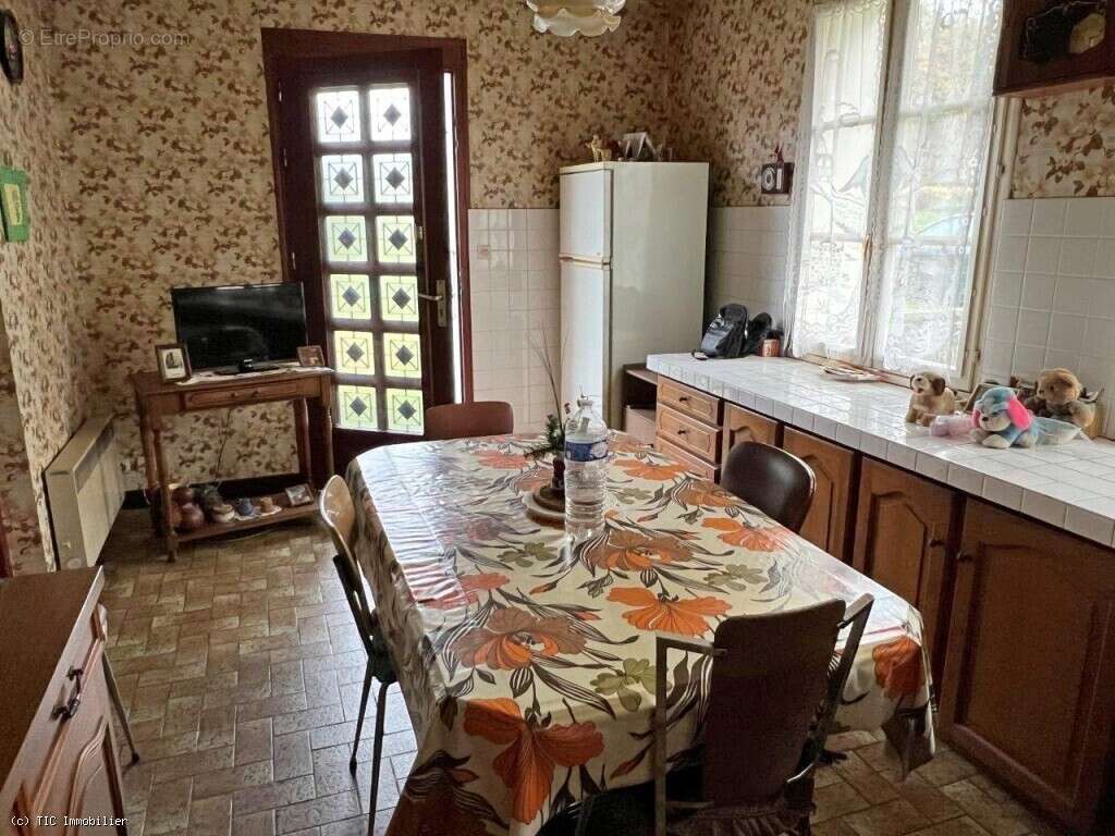 Maison à NANTEUIL-EN-VALLEE