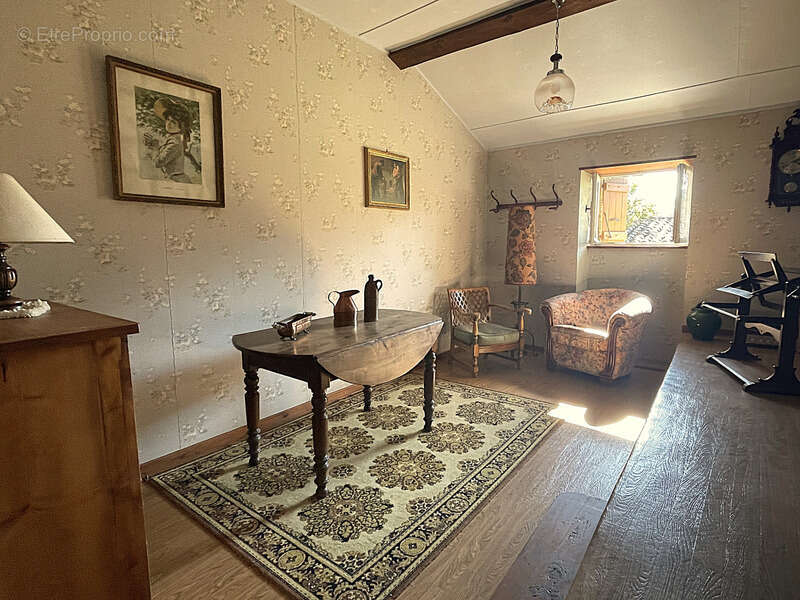 Maison à MOGNENEINS