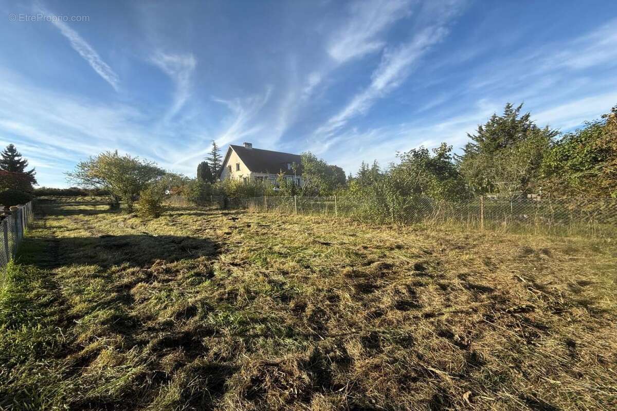 Terrain à HAUTEVILLE-LES-DIJON