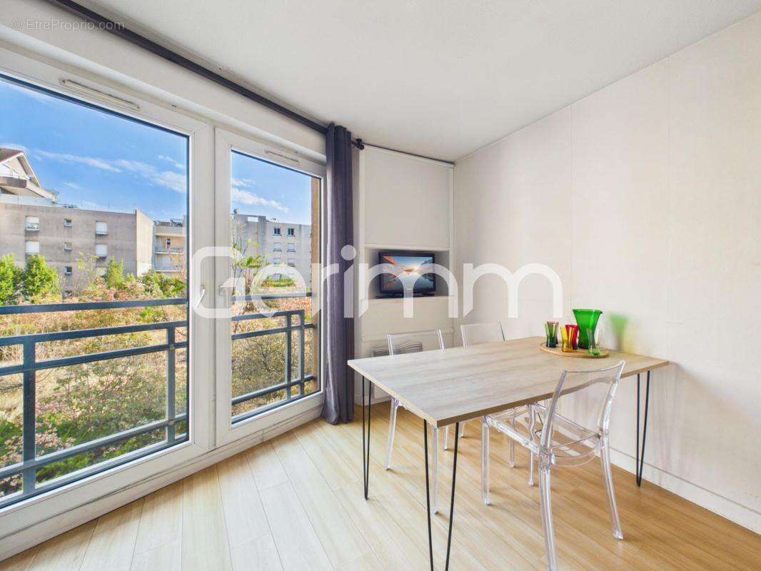 Vente - Appartement - 2 pièces + cuisine - 50 m² - 110 000 € - - photo 6