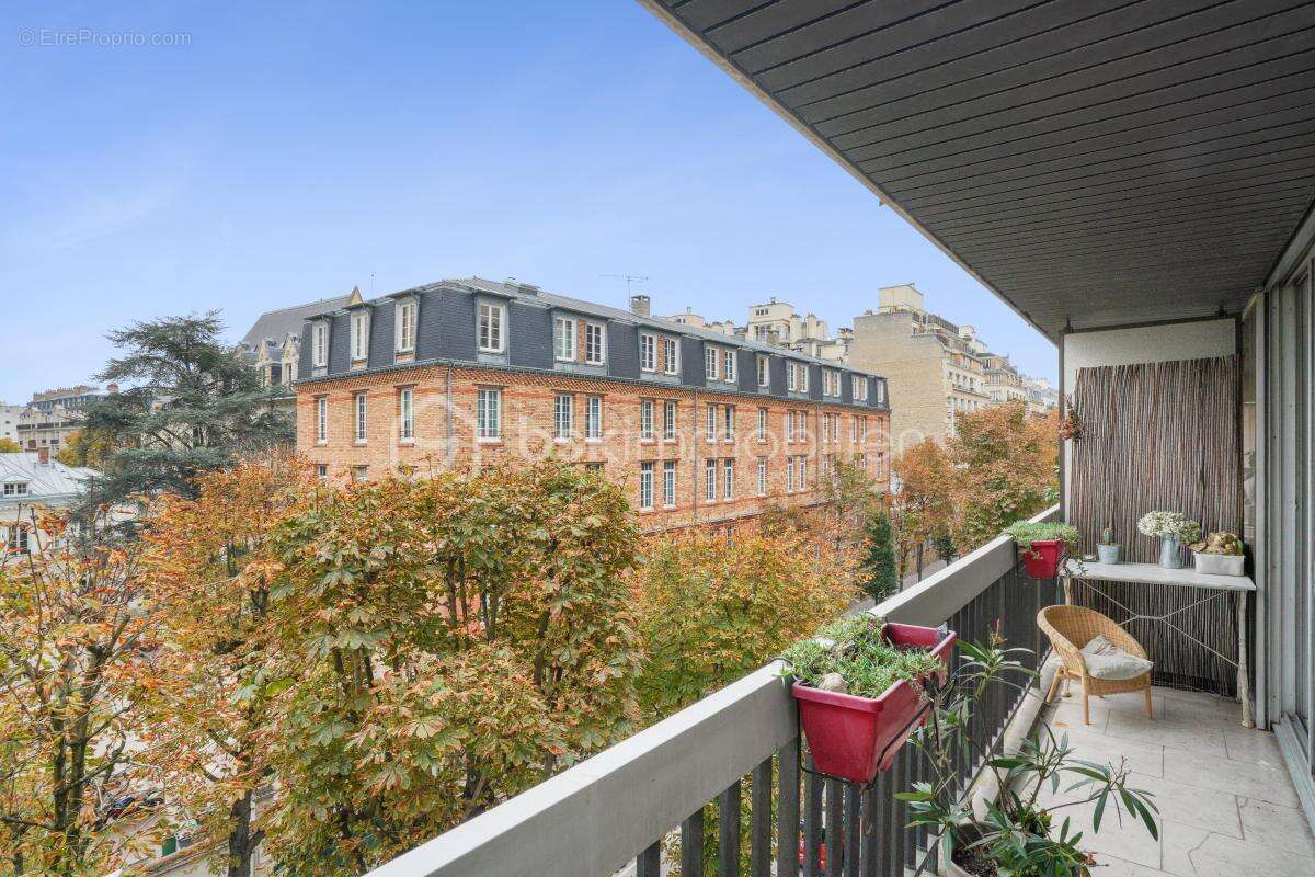 Appartement à NEUILLY-SUR-SEINE