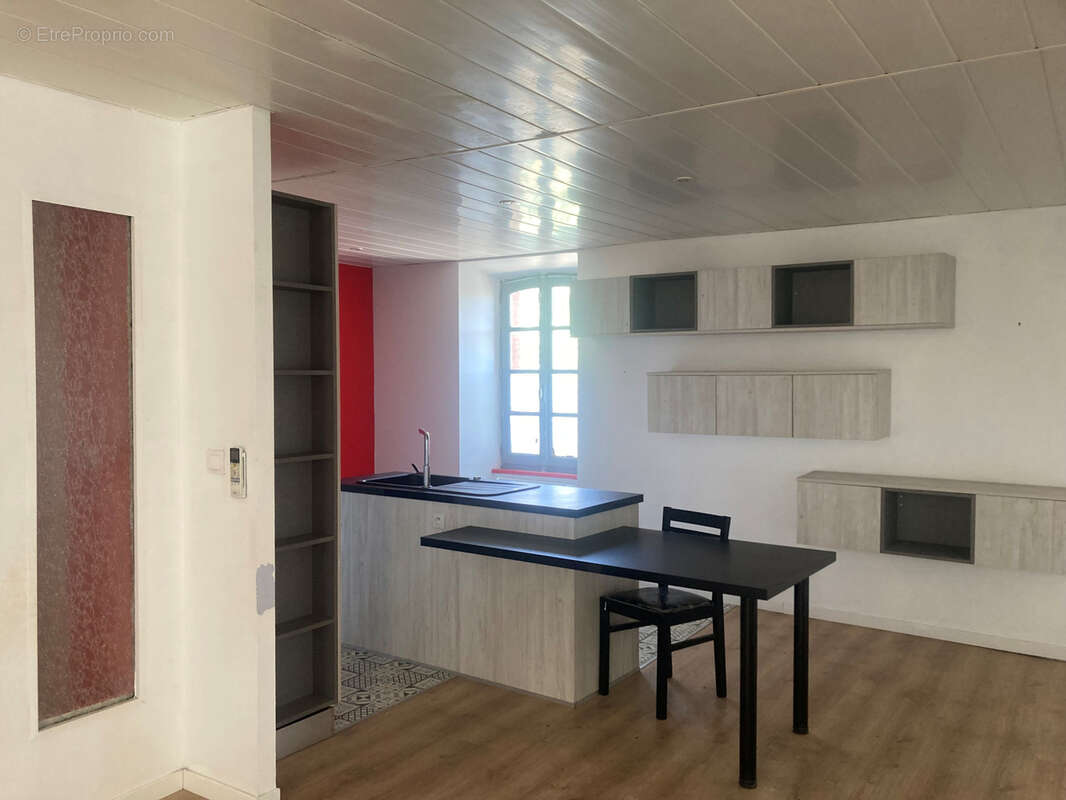Axe Carcassonne Limoux, dans village, maison avec jardin, 4 chambres,  garage, et piscine intérieure. - photo 17