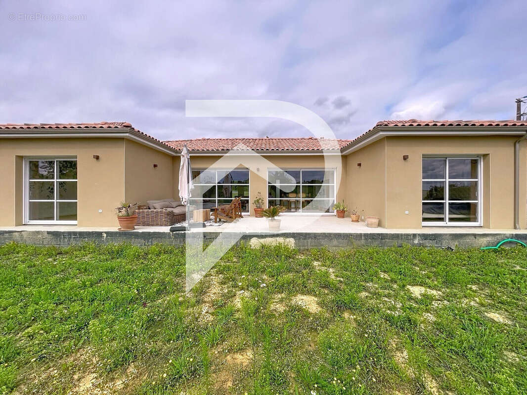 Maison à FREJAIROLLES