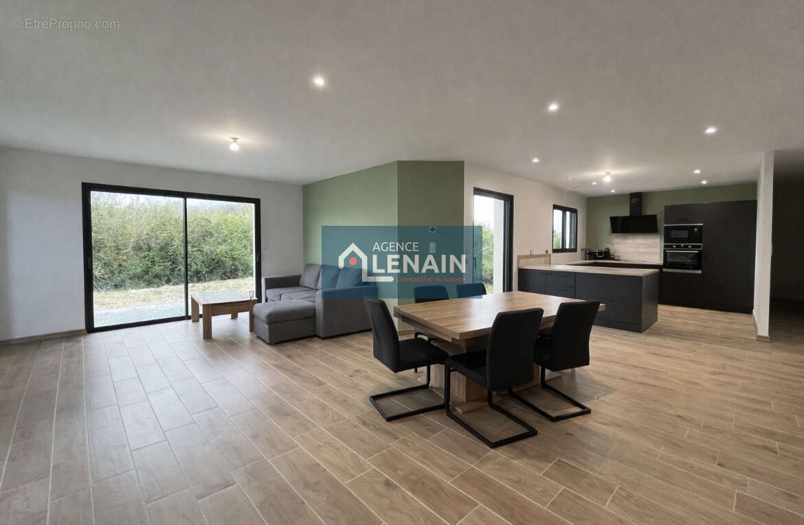 Maison à SAINT-GEORGES-DES-GARDES